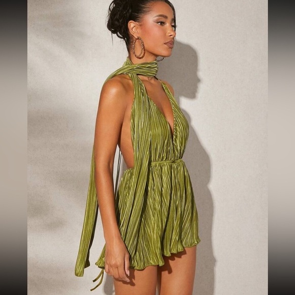 Green plunge plisse backless romper with matching scarf | size small | NWT - Picture 3 of 5